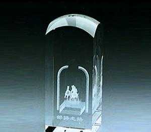 晶莹世界里的馈赠 水晶工艺品在现代生活中的多元角色